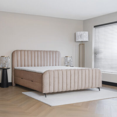Comfortabel 2 persoons bed Salva met koudschuim matras en topper